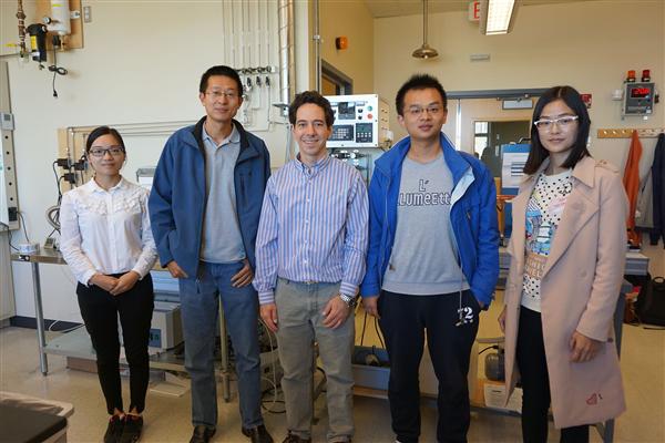 與Boston University的Scott Bunch